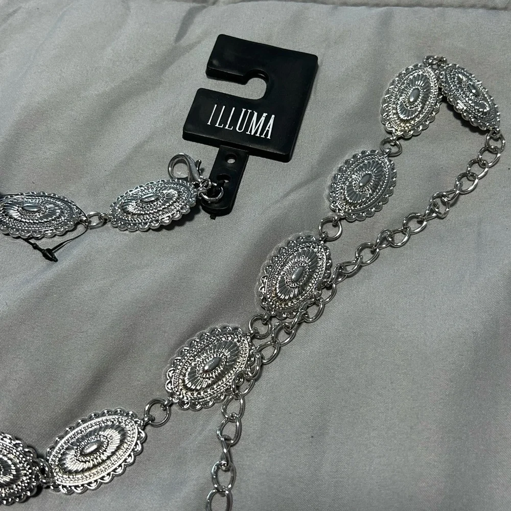 Illuma Women’s Silver Concho Statement Belt NWT - Picture 5 of 8